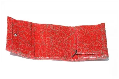 Leather fold wallet - red crackle