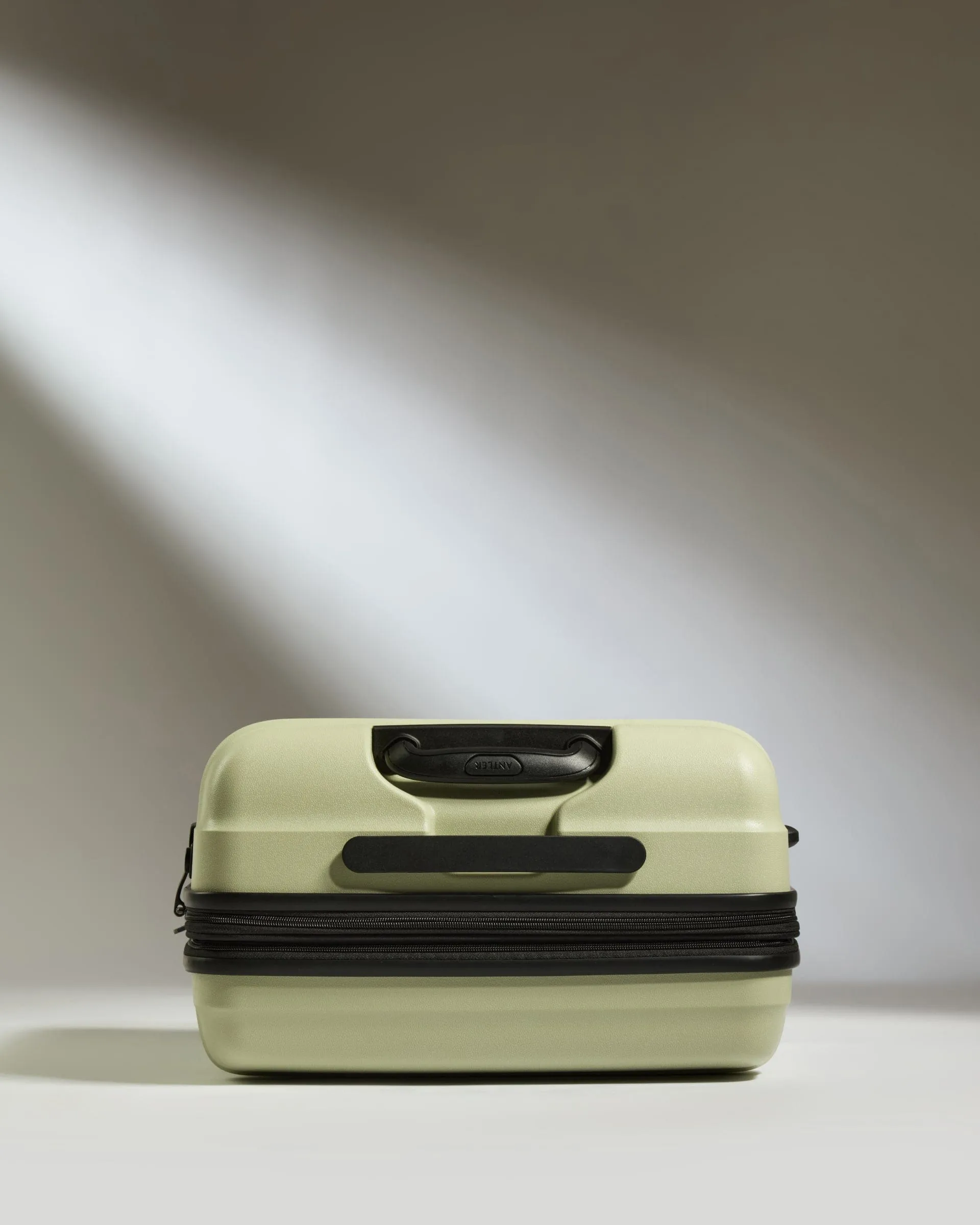 Medium Suitcase in Pale Green - Juno