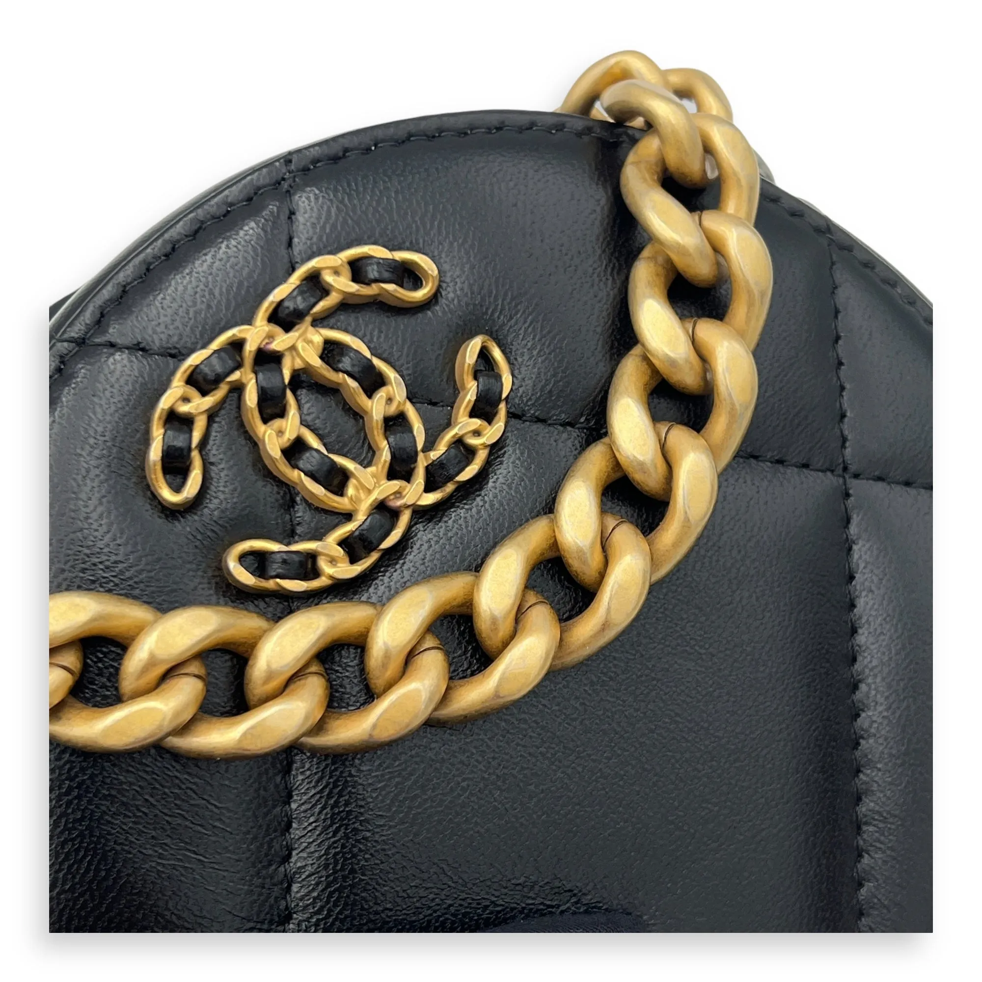 Quilted C19 Round Crossbody Bag Black in Calfskin, Mixed hardware